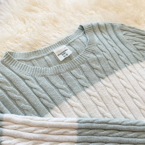 Abercrombie & Fitch Cable Knit Sweater - Picture 2 of 4